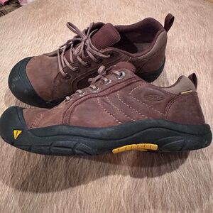 Keen Men's Brown Leather Low-Top Sneakers with Black Soles